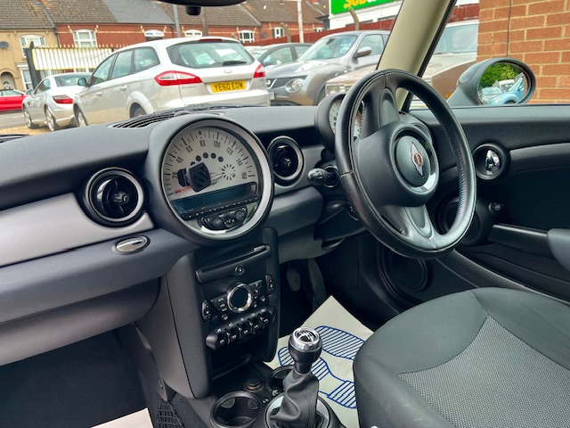 Mini Cooper 1.6 Hatchback